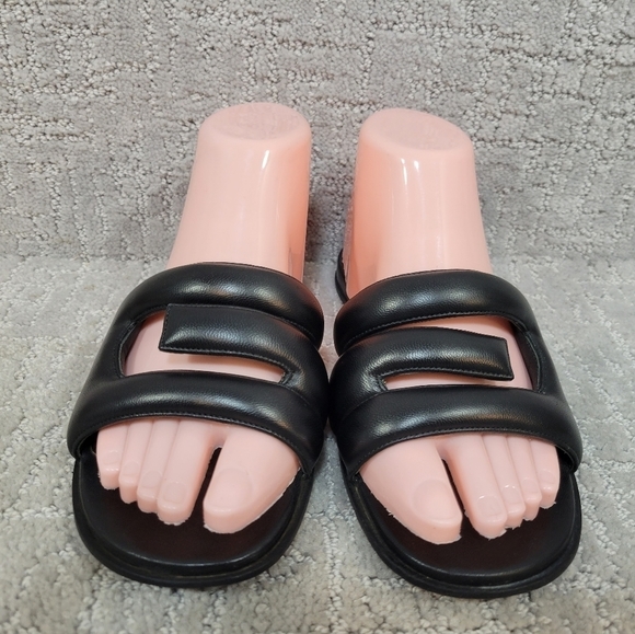 GIVENCHY G Logo Women's size 37 Black Slip On Leather Sandals - Picture 13 of 14